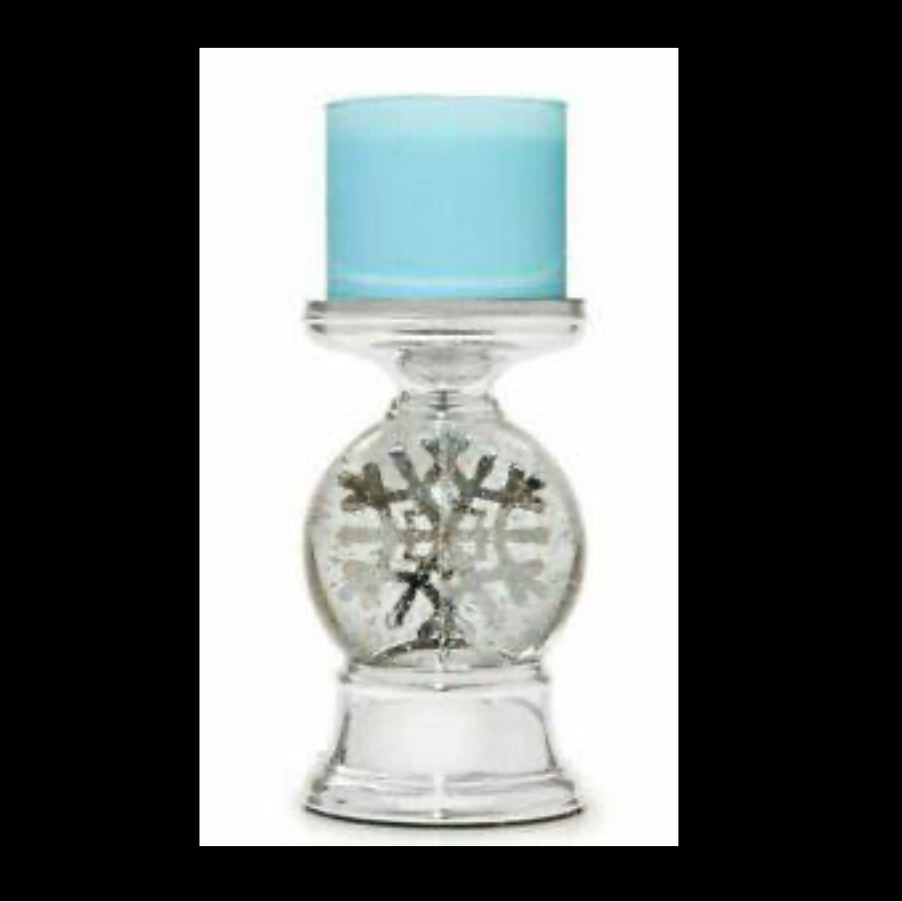 Snowflake ❄️ globe pedestal